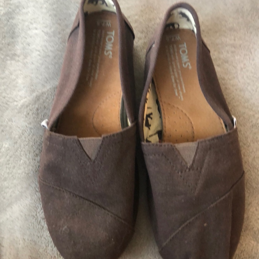 Brown TOMS shoes only worn maybe 5 times